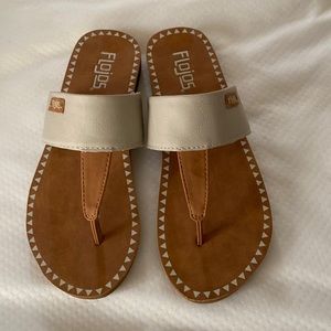Flojos flip flops. Size 6.
